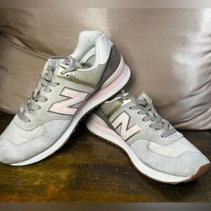 New Balance Women's Gray and Pink Sneakers